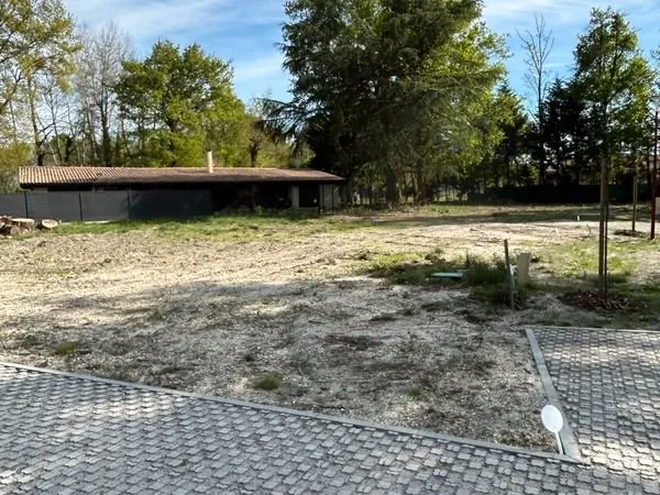 Terrain Viabilisé de 650 m2 à VIREFOUGASSE MARGAUX