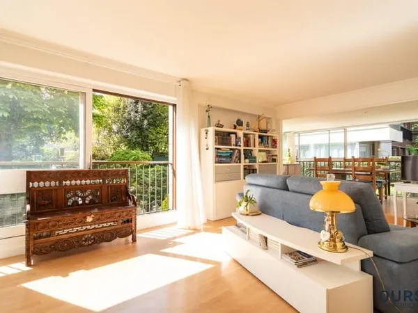 Un bel appartement de standing 3 pièces avec loggia, balcon et