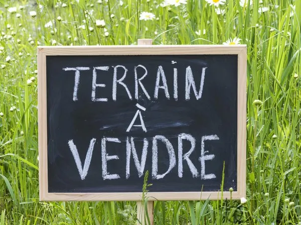 Terrain 717 m²