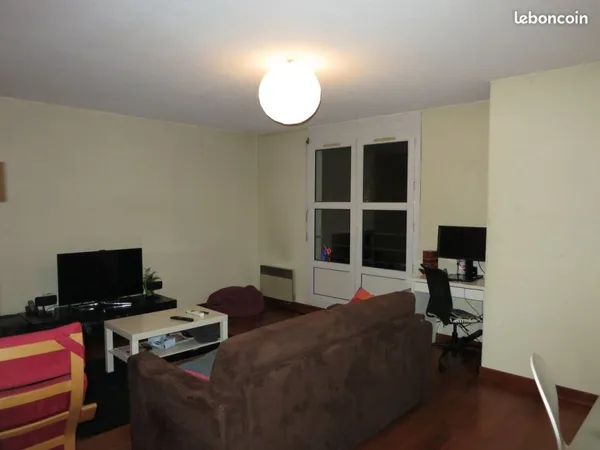 PARTICULI ER loue T4