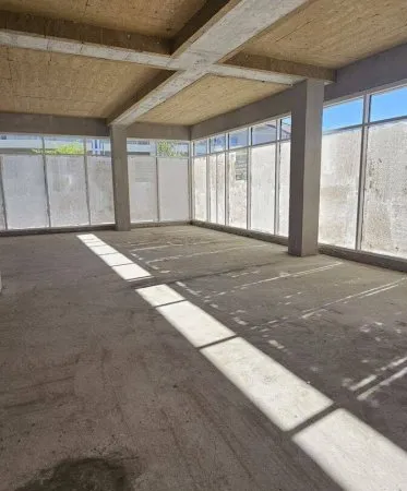 Local commercial 81 m²