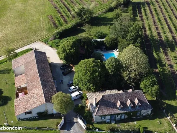 Maison 8 pièces 323 m²
