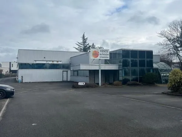 Bâtiment 1 080 m²