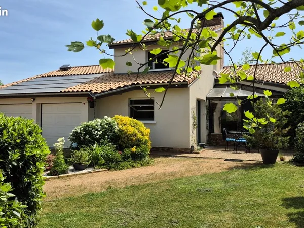 Exclusivité, maison d'architecte, très beau terrain arboré