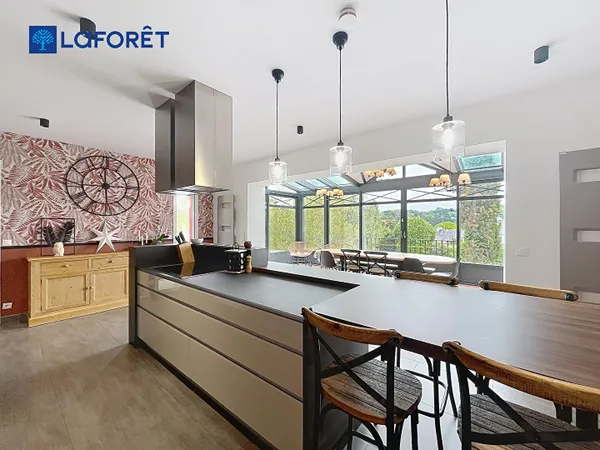 Maison 8 pièces 234 m²
