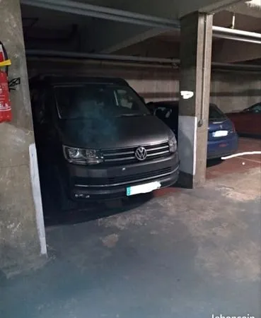 Grand parking limitrophe 14e 15e boxé