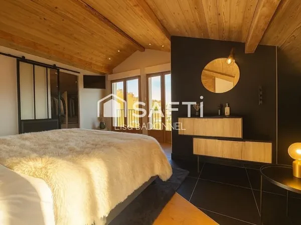 Maison 8 pièces 243 m²