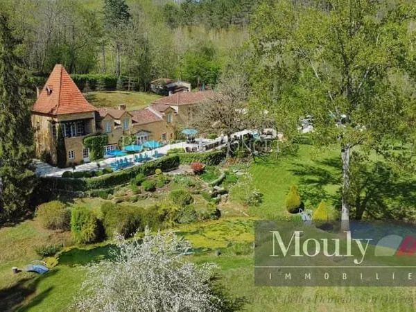 Le Vrai Charme D'une Demeure Type Manoir Situee Entre Quercy Et Perigord
