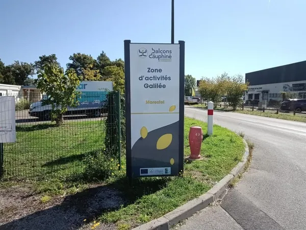 TERRAIN A BATIR A VENDRE - ZONE D'ACTIVITES MORESTEL 38510