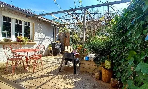 Maison de ville rénovée 2 chambres située proche du Castelviel