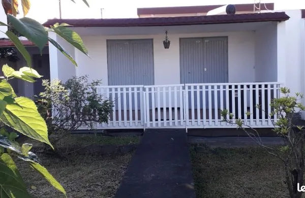 Villa F5 de 86 m² avec garage et abri de voiture. Terain de 658 m²