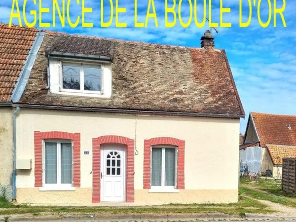 Saint just sauvage - maison de village en tres bon etat