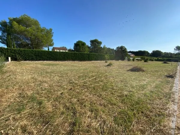 Terrain 857 m²