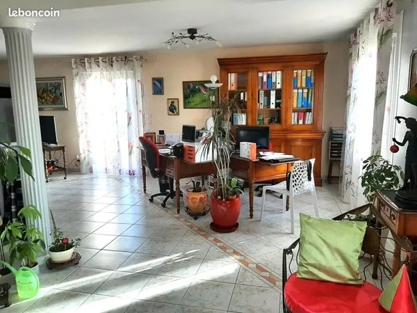 Maison 200 m², salon sejour, 5 chambres, et extension rdc indépendante de 30 m²