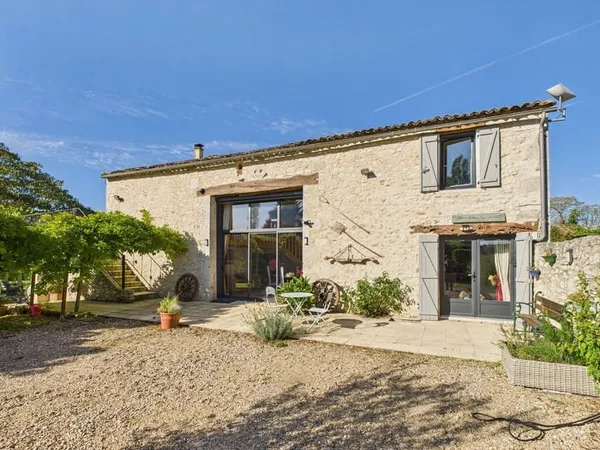 Magnifique grange en pierre, avec 6 chambres, 4 salles de bain et piscine chauffée