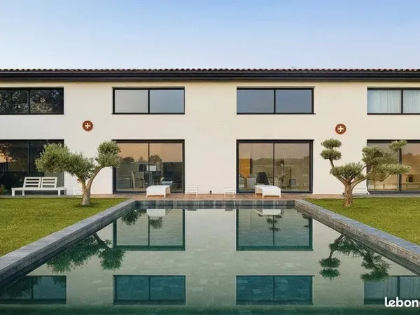 Propriété 7 pièces 368 m²