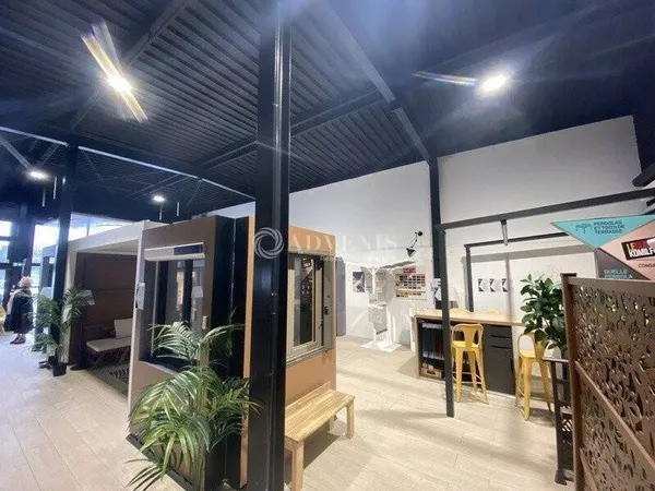 Local commercial 246 m²