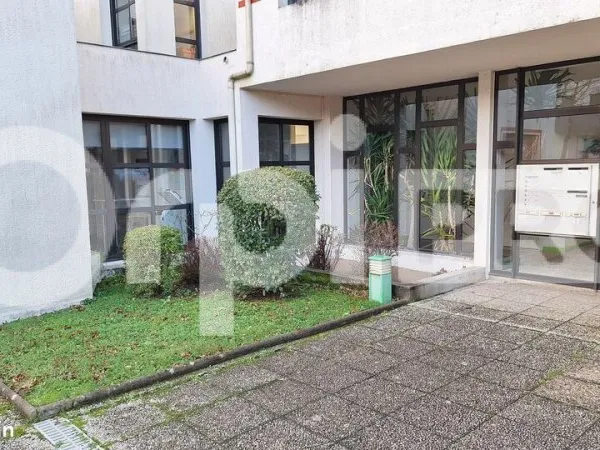 Bureau 120 m²