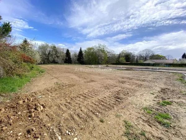 Terrain 520 m² - 10 min LA TOUR-DU-PIN