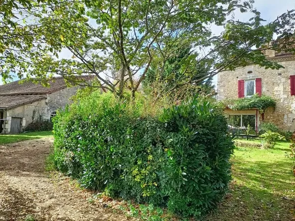 Maison en pierres avec vue sur la vallée!