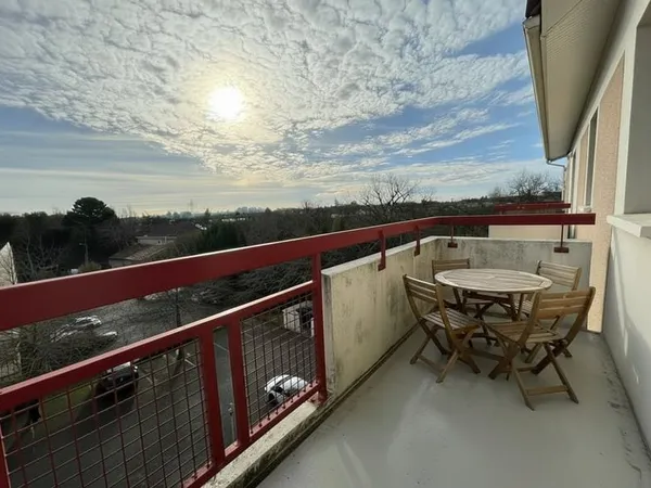 T2 Cenon - dernier étage au calme balcon avec parking