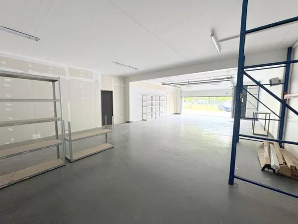 Local d'activité 597 m²