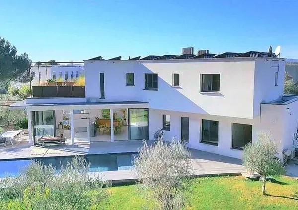 Maison 7 pièces 207 m²