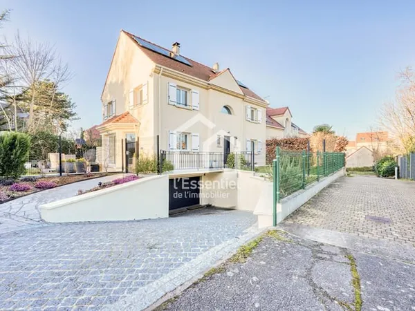 Maison Le Mesnil le Roi 165 m2