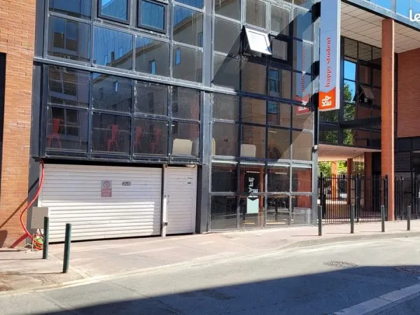 Place de parking en sous-sol sécurisé