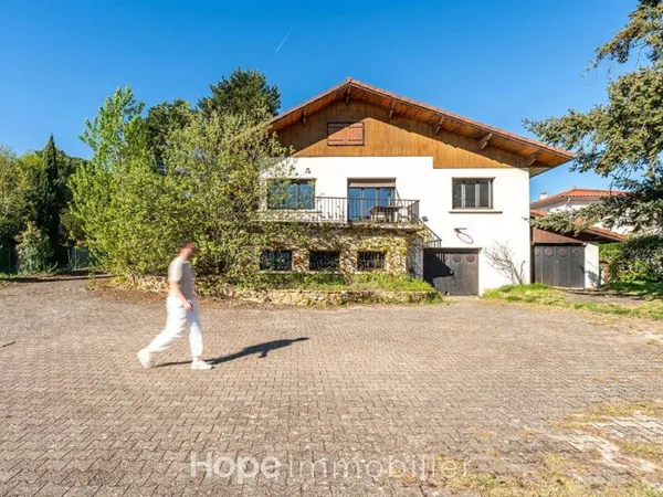 Maison 6 pièces 218 m²
