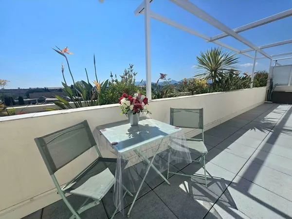 Superbe 2 pièces PLEIN SUD - DERNIER ETAGE