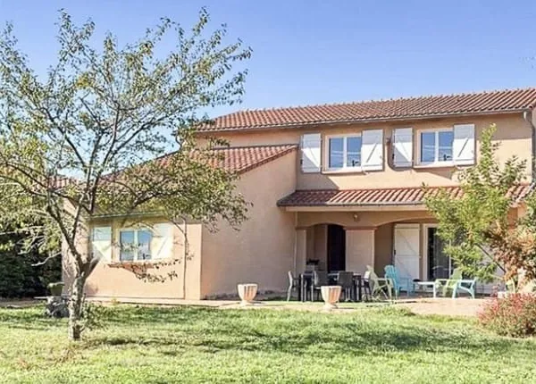 Maison 243 m² - Pièce de vie 70 m² - Terrain 1600 m² -