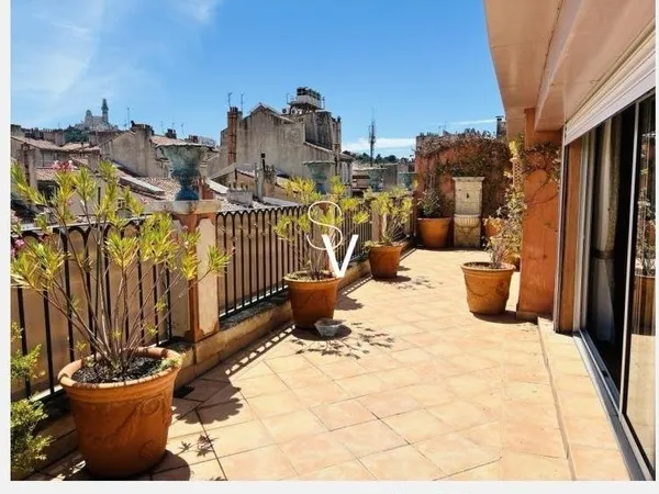 Viager occupé - Appartement T3 de 131 m2 avec terrasse - Madame 81 ans
