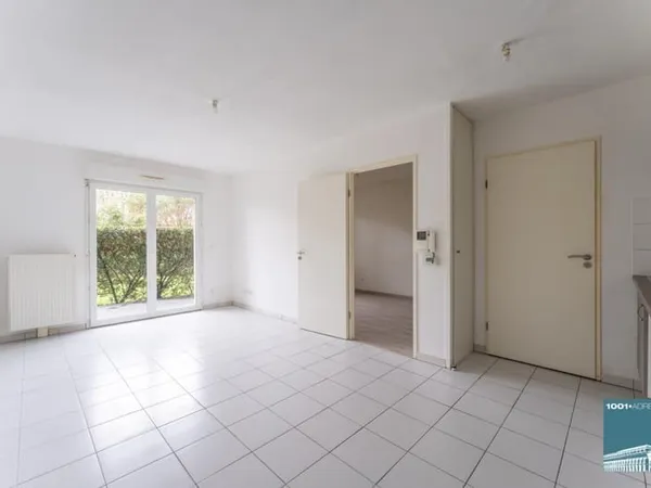 Appartement deux pièces disposant d'un balcon et d'une place