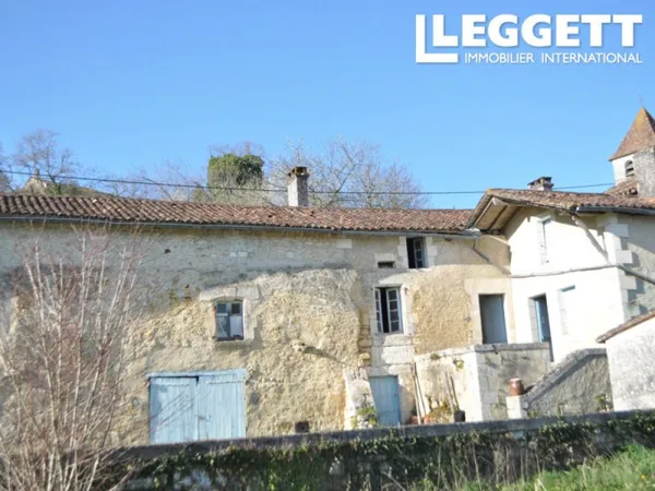 Ensemble de bâtiments comprenant une petite maison à rénover, une grange, un grenier à grains et un 