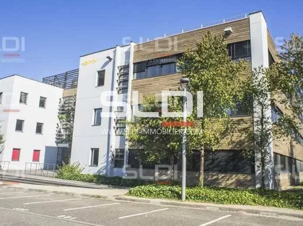 Bureaux 592 m²