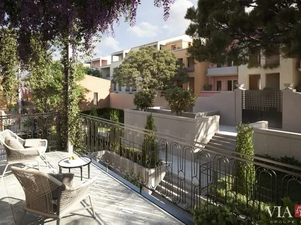 Pézenas centre - Proche toutes commodités - Appartement de ccaractère avec terrasse et garage