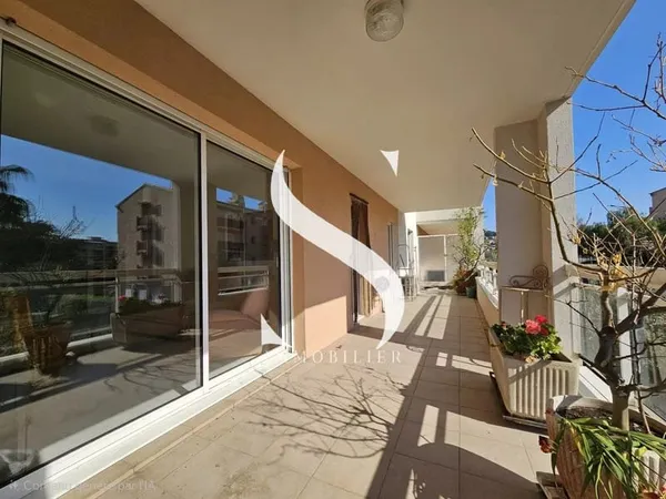 A vendre - 3 pièces lumineux avec 2 terrasses et un garage.