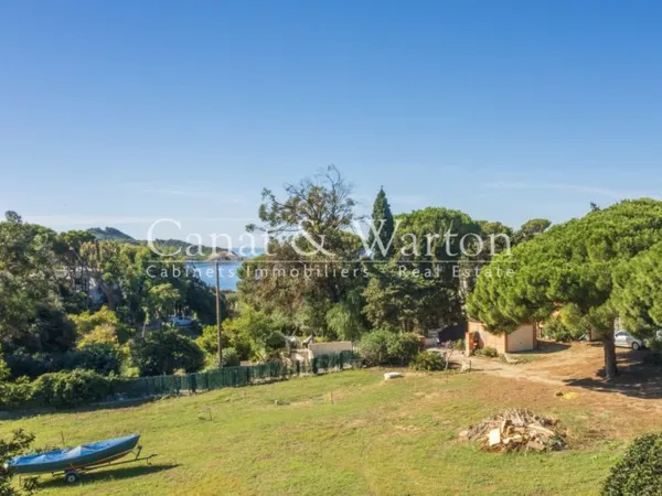 GIENS VILLA AVEC MAGNIFIQUE TERRAIN PLAT DE 5000 M²