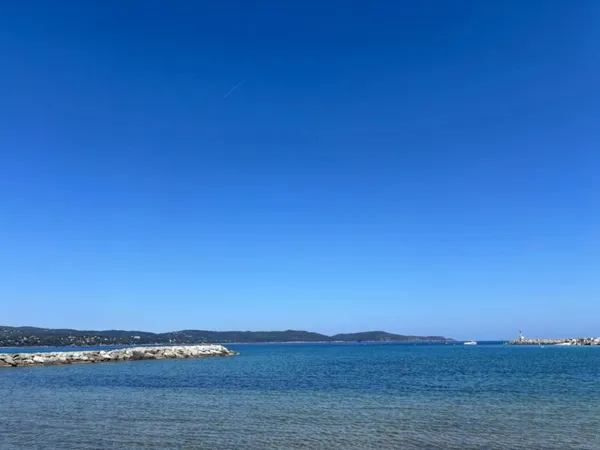 CAVALAIRE SUR MER - face à la promenade de la Mer - résidence st