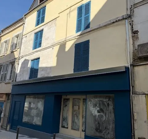 LOCAL COMMERCIAL 25O M² (DONT CAVE 100m²) AVEC LOGEMENT POSSIBLE CENTRE DE TONNERRE