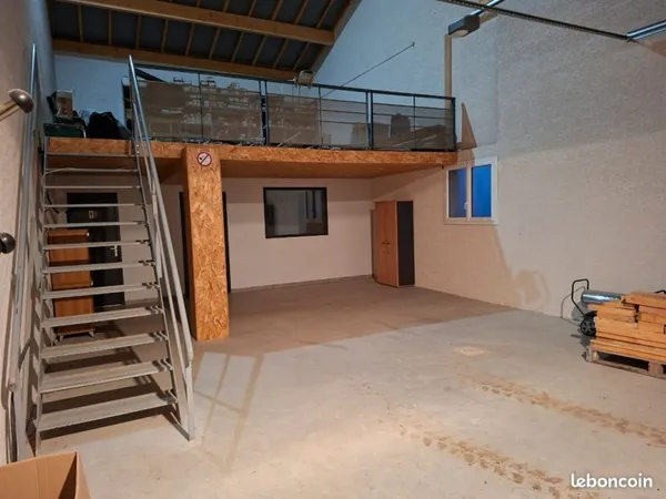 Local d’activité et entrepôt Location Beauvoir-de-Marc  100m² 650€