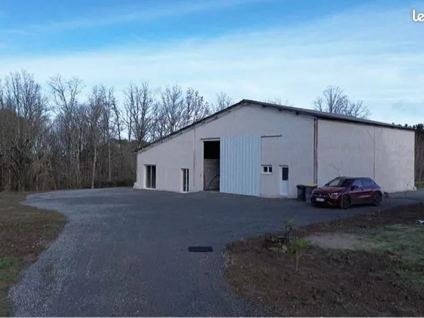 Hangar 250m2 + partie habitable