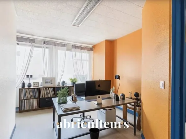Bureaux lumineux avec vue jardin - 39 m² - Centre ville de Chartres 79 000 € TTC