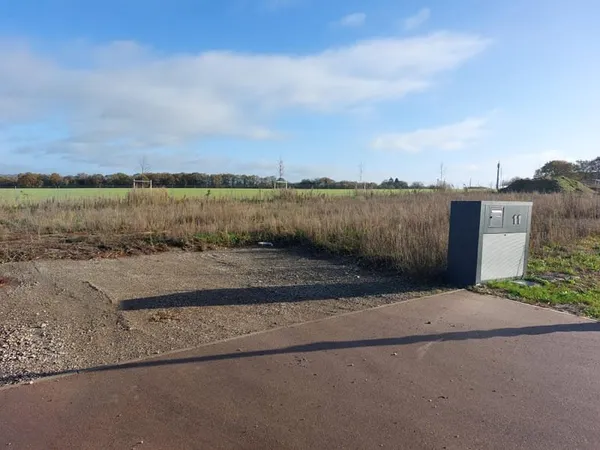 Terrain constructible viabilisé - Freneuse (78)
