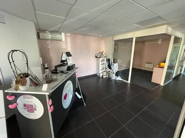 Local commercial 284 m²