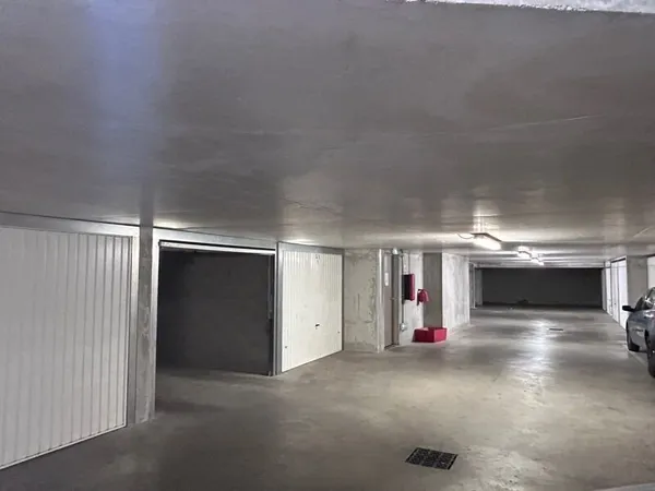 Garage/Parking