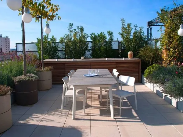 Appartement type 4 avec magnifique toit terrasse et sublimes vues mer et quartier d'affaires