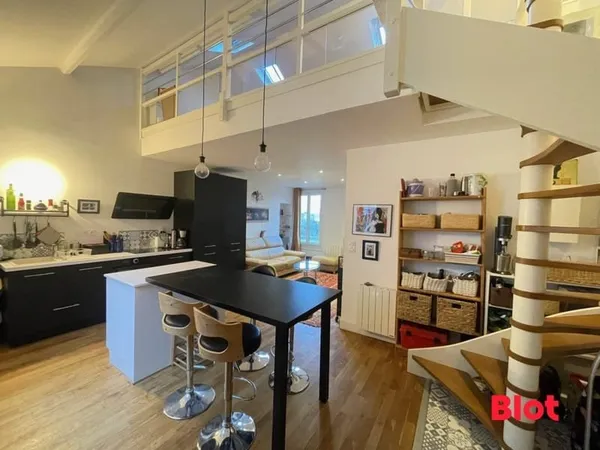 A VENDRE PAR BLOT IMMOBILIER - APPARTEMENT TYPE 2 DUPLEX- RENNES GARE