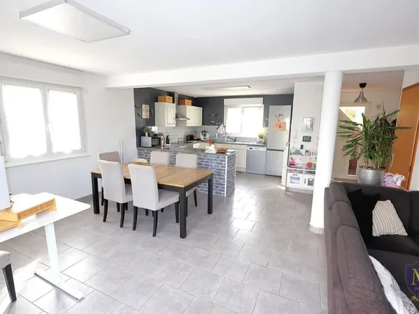 BLOTZHEIM PROCHE CENTRE MAISON JUMELÉE DE 90 M2 SUR 4,04 ARE